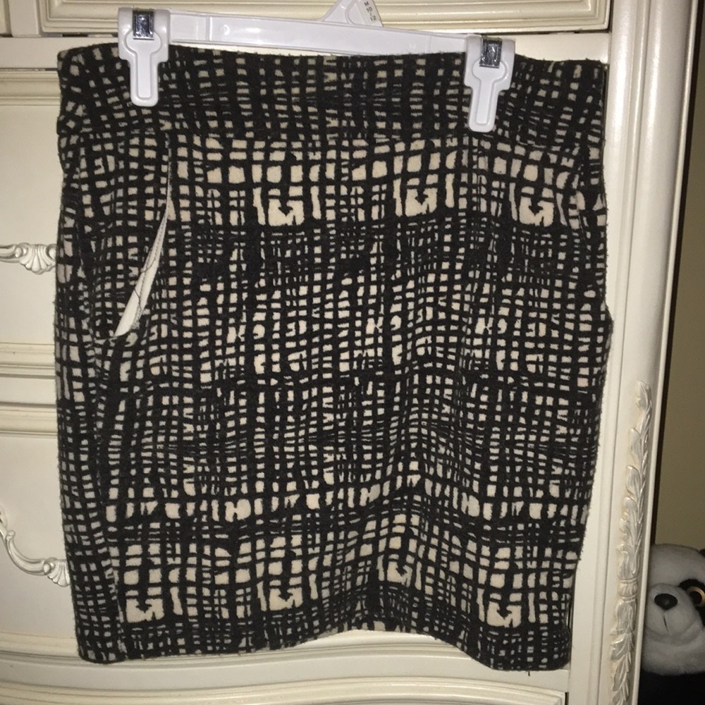 Pencil skirt with pockets